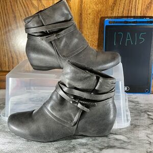 Baretraps Sandrina‎ Ankle Boots Wedge Heel Buckle Detail Gray Size 7M